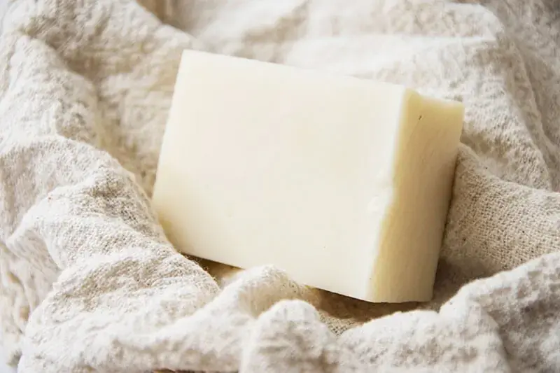 Săpun natural cu lavandă & ulei de cocos – Atelier Sibiu